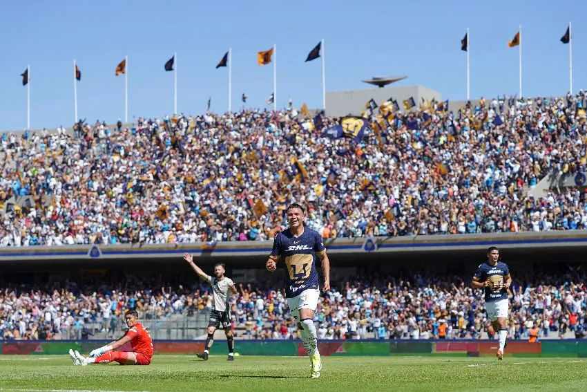 Alí Ávila debutó con Pumas anotando un doblete