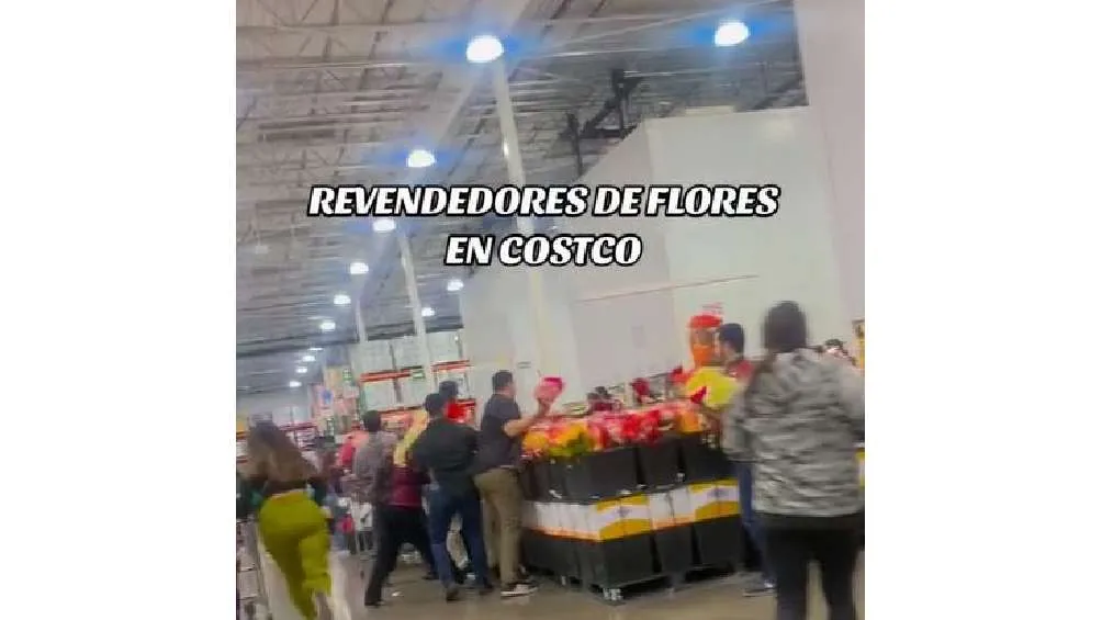 En el video se ve a decenas de personas corriendo en la tienda.