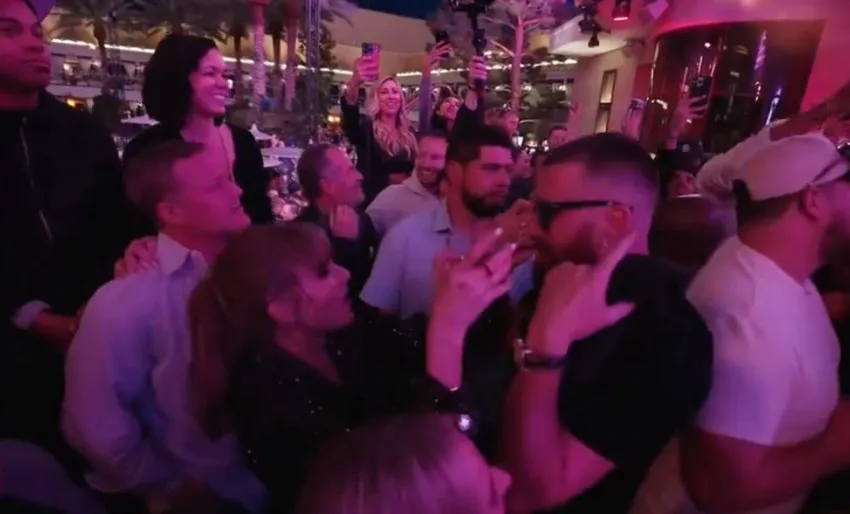 Kelce y Taylor festejando tras el Super Bowl