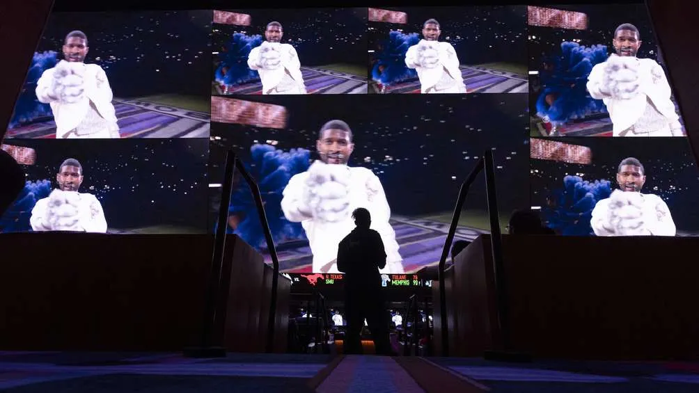 Usher se casó el mismo día que protagonizó el Show de Medio Tiempo del Super Bowl.