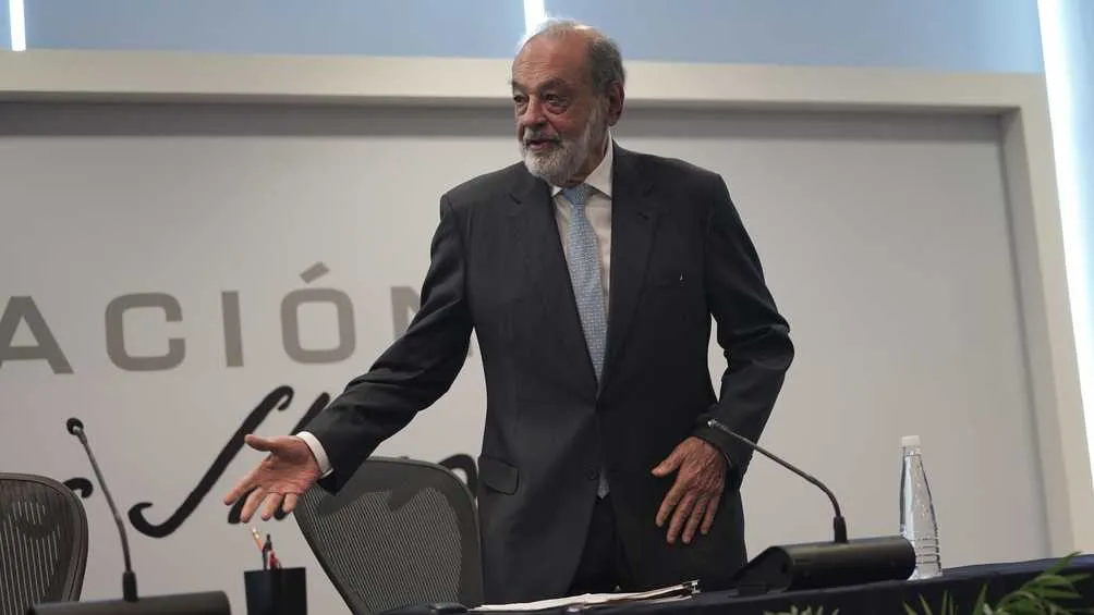 Carlos Slim reveló que Telmex ya no es negocio, además de que está en números rojos.