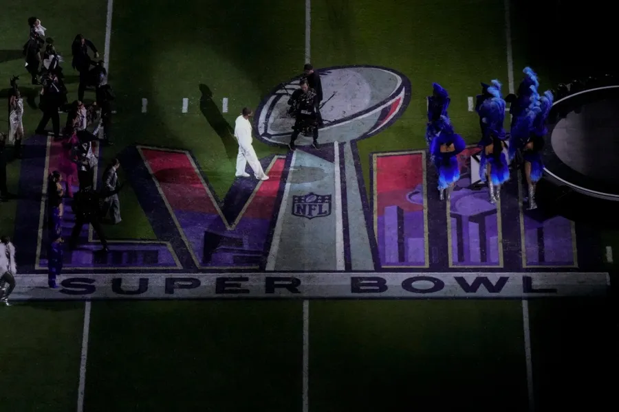 Usher cautivó el Allegiant Stadium en el SB 58