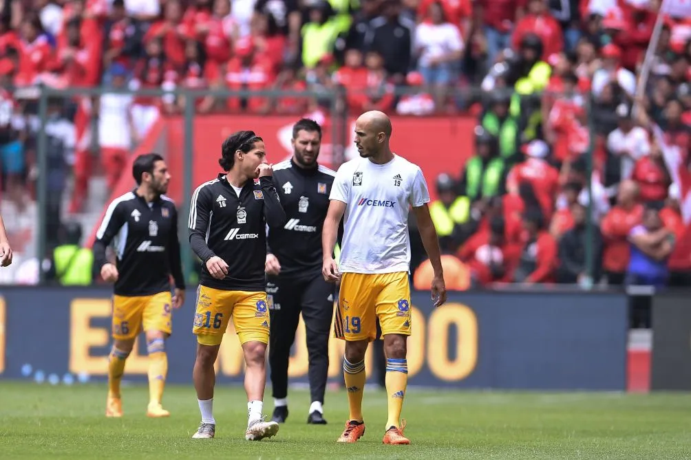 Guido Pizarro y Diego Lainez con Tigres