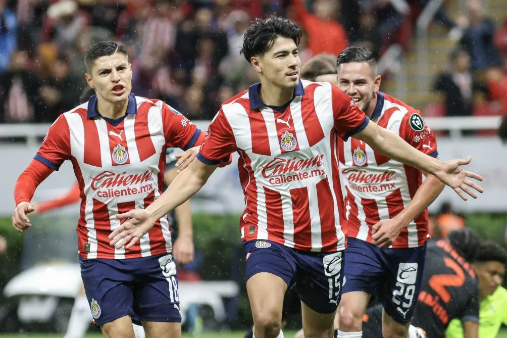 MEXSPORT 'Guti' en festejo con Chivas ante Forge FC