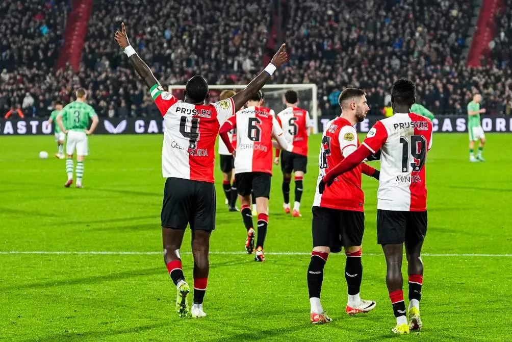 TWITTER: @Feyenoord Jugadores de Feyenoord en festejo