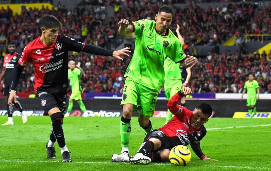 El Puma en juego ante Atlas