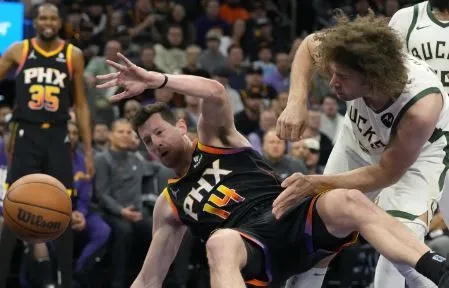 AP Eubanks en acción con los Suns