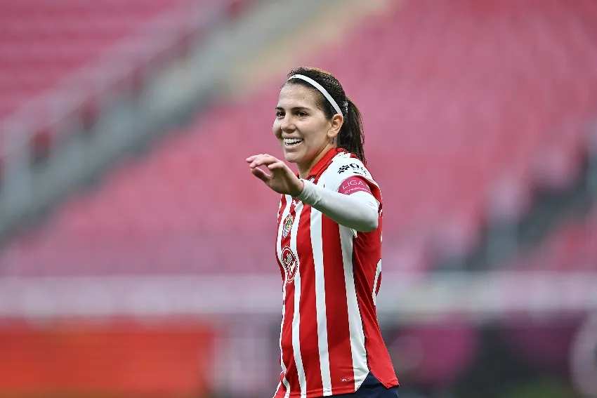 Licha Cervantes en celebración de gol con Chivas