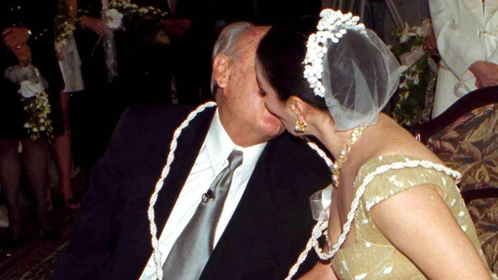 Lopez Portillo y Sasha Montenegro durante su boda en 1995