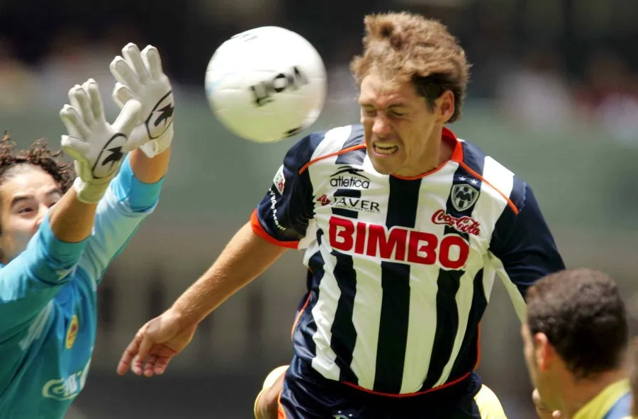 MEXSPORT Ochoa en juego ante Monterrey en 2004