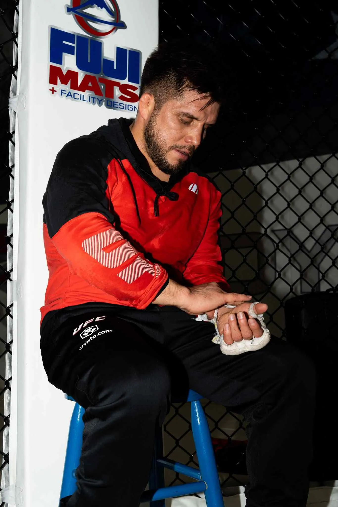 Henry Cejudo preparandose para UFC 298