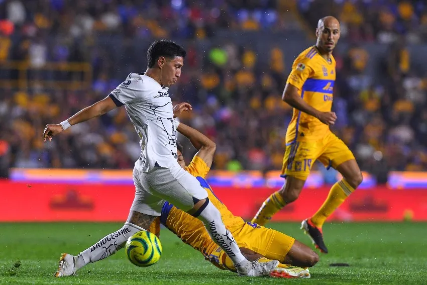 Leo Suárez debutó con Pumas ante Tigres