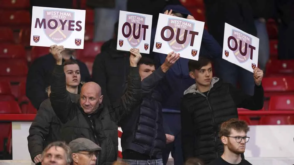 AP Piden la salida de Moyes