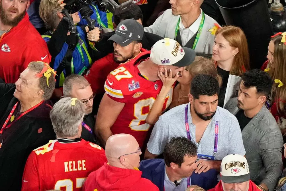 Travis y Taylor en la celebración