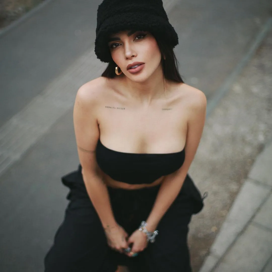 La modelo afirma que por tiempo no perduró la relación con el cantante.