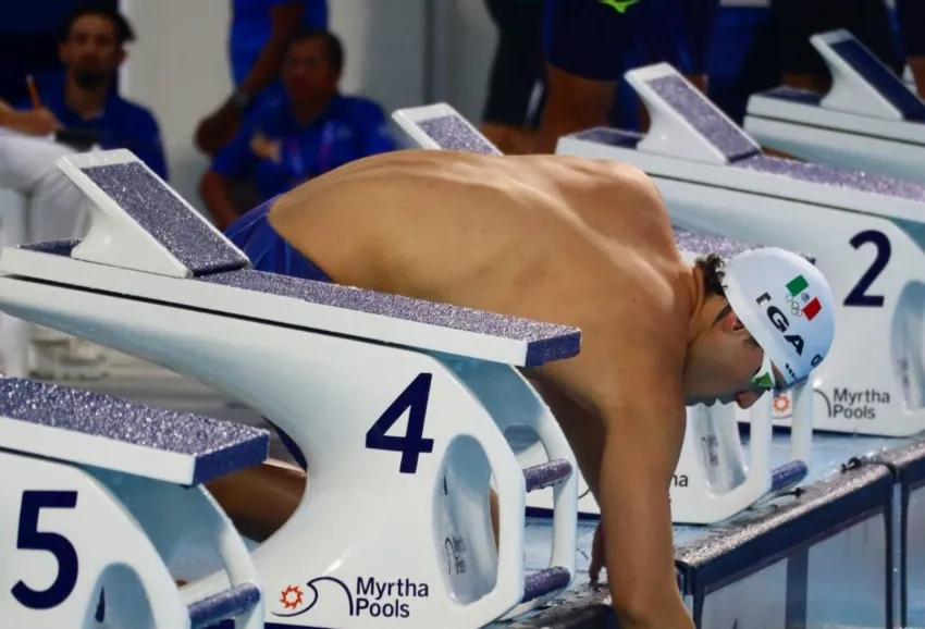 Jorge en competencia de natación