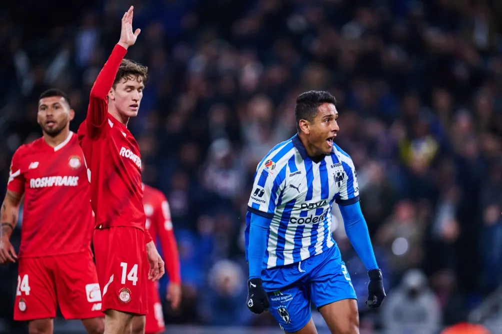 Romo en reclamo contra el asistente