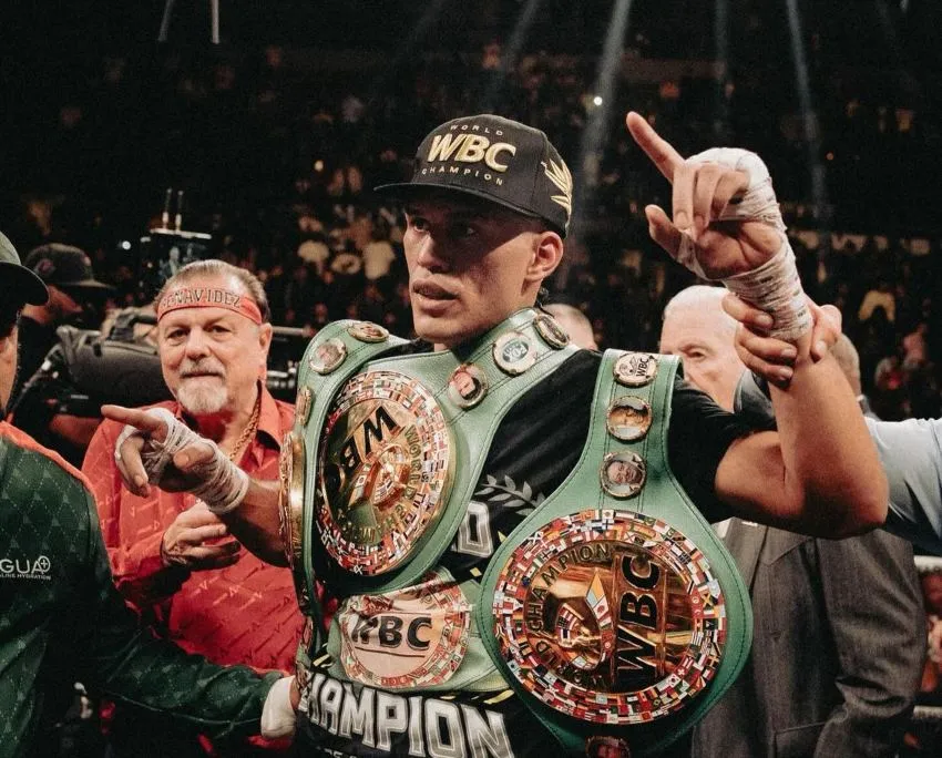 Benavidez es el campeón interino