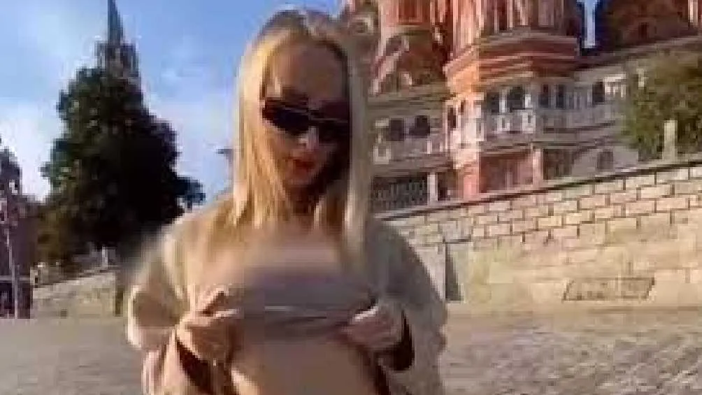 El problema fue porque se tomó unas fotos en la Plaza Roja.