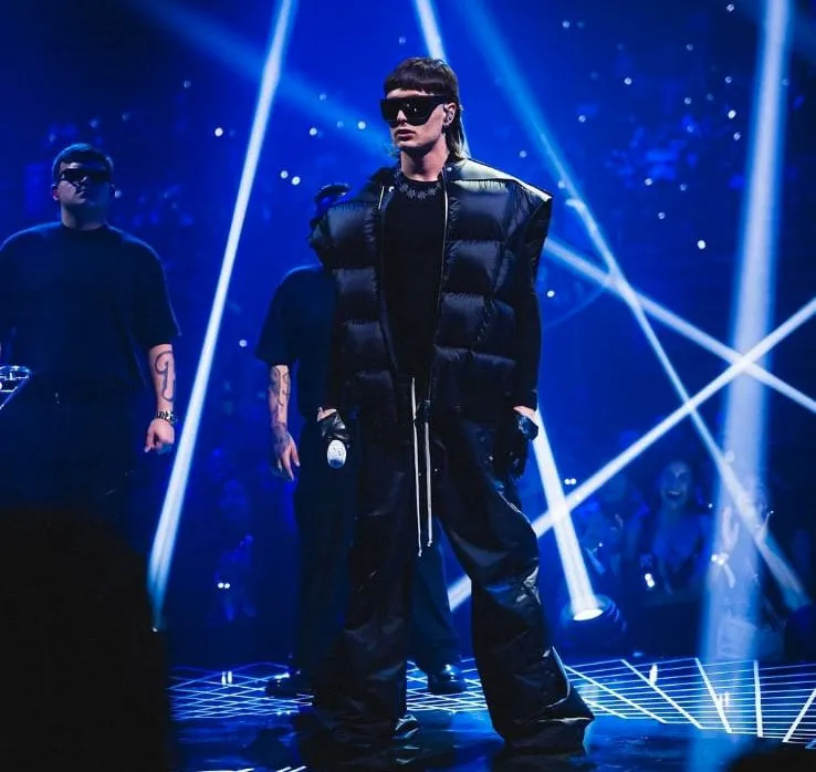 Peso Pluma en un concierto