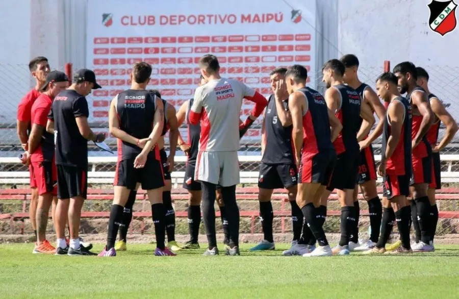 Deportivo Maipú perdió los tres partidos con Sambueza