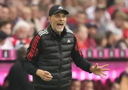 AP Thomas Tuchel da indicaciones a sus pupilos