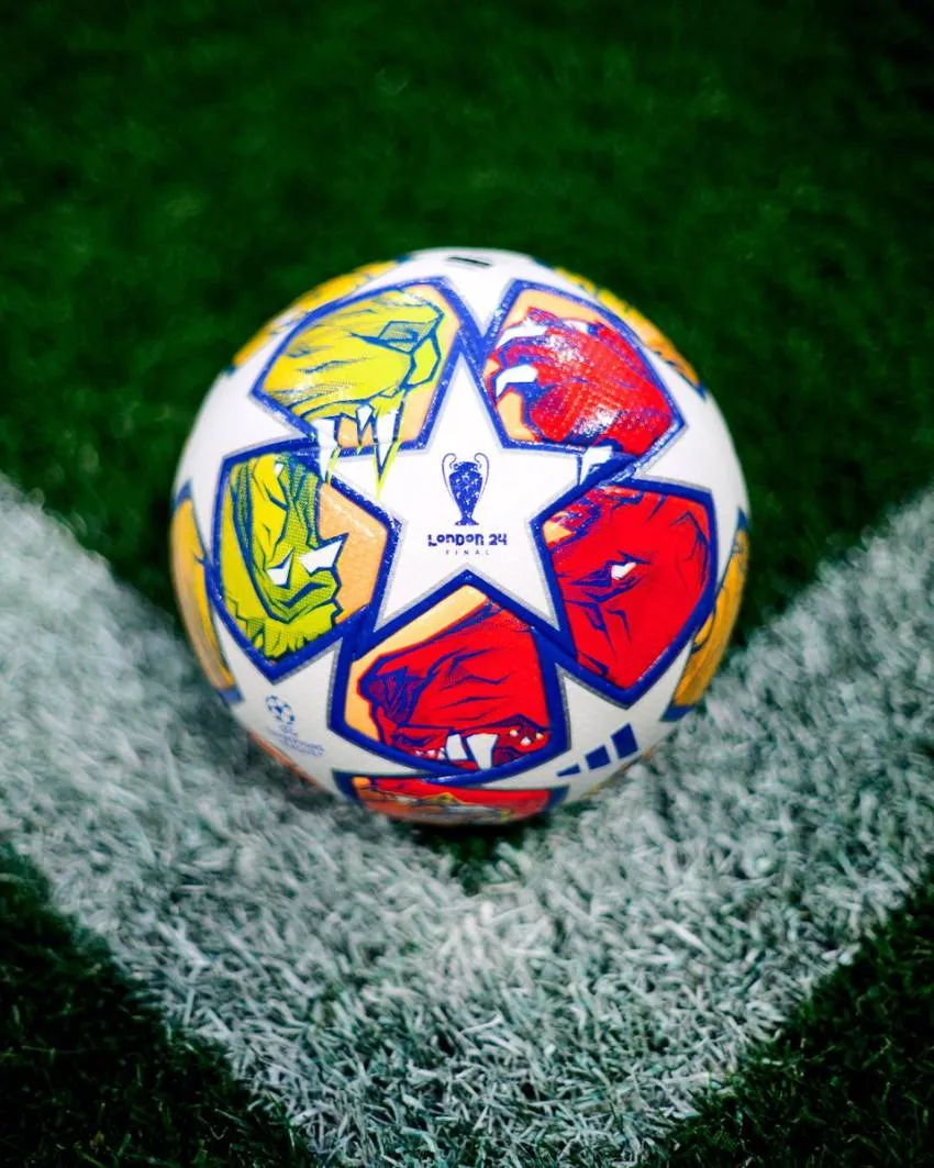 Balón de las eliminatorias de la Champions