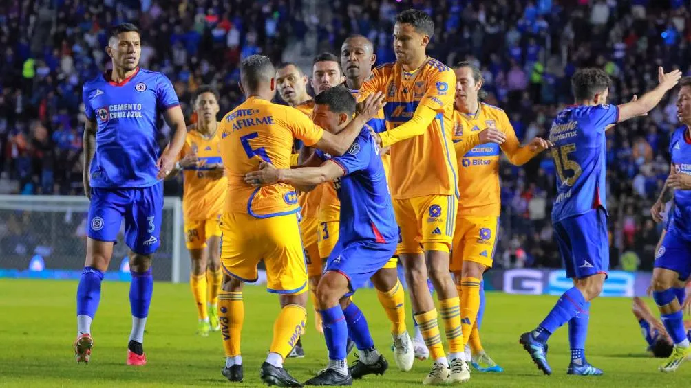 Se desató la bronca en el Cruz Azul vs Tigres
