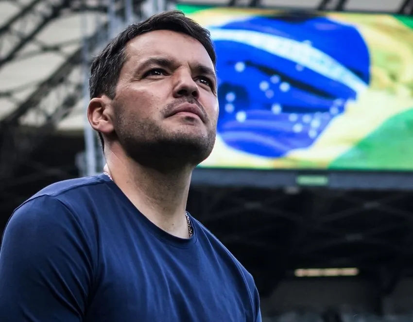 INSTAGRAM: @nlarcamon El estratega argentino llegó al club brasileño