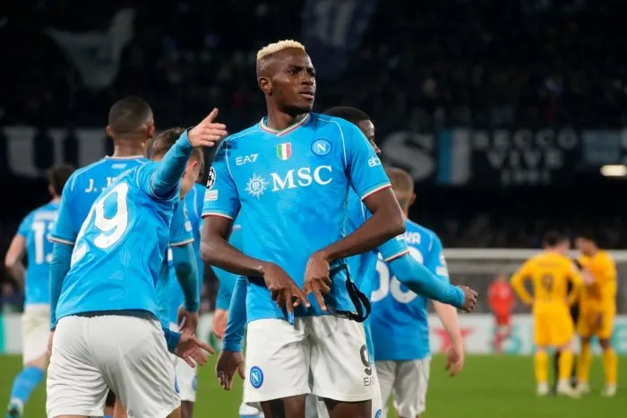 AP Osimhen celebra tras empatar el partido