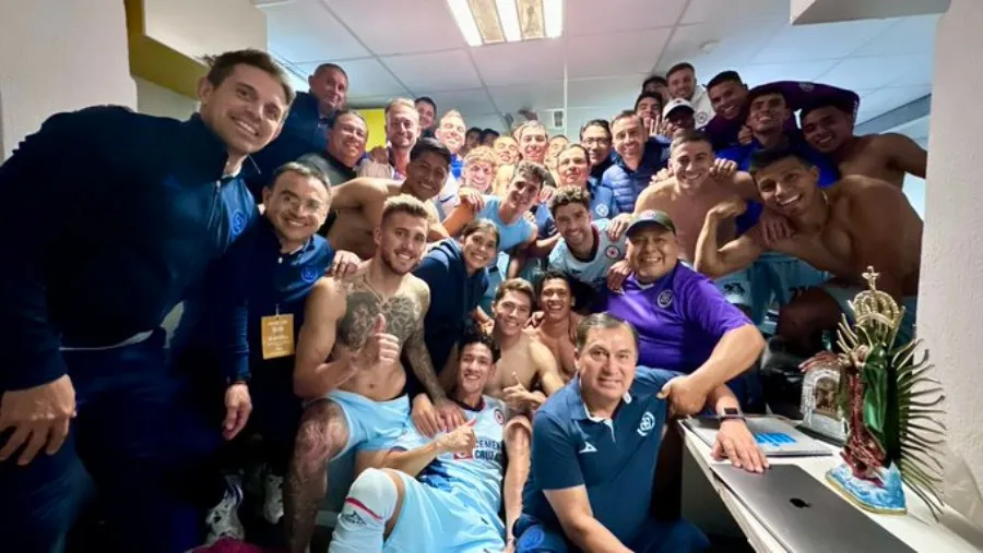 TWITTER: @CruzAzul Cruz Azul festejando el triunfo ante León