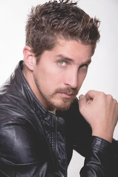 Islas trabajó en TVAzteca y Telemundo.