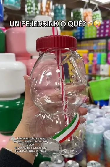 El vaso tiene también su banda presidencial.