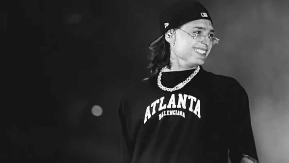 TWITTER @ElPesoPluma Fue criticado por sus canciones