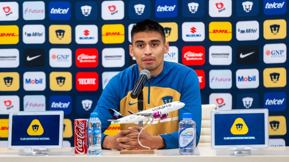 Memo Martinez en conferencia de prensa