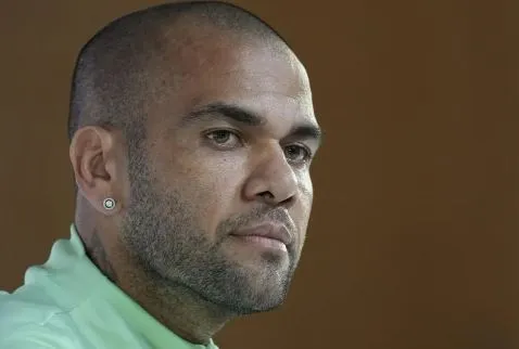 AP Dani Alves en conferencia de prensa