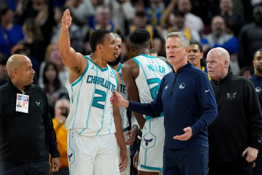 Pelea entre Hornets y Warriors