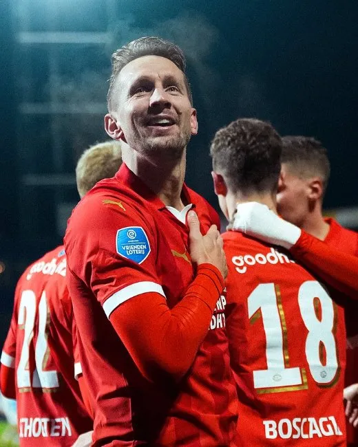 Twitter @PSV Luuk de Jong anotó tres goles