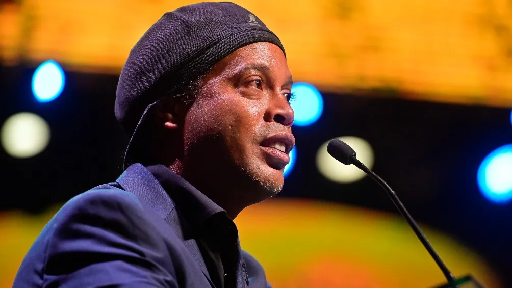 Ronaldinho la sigue rompiendo