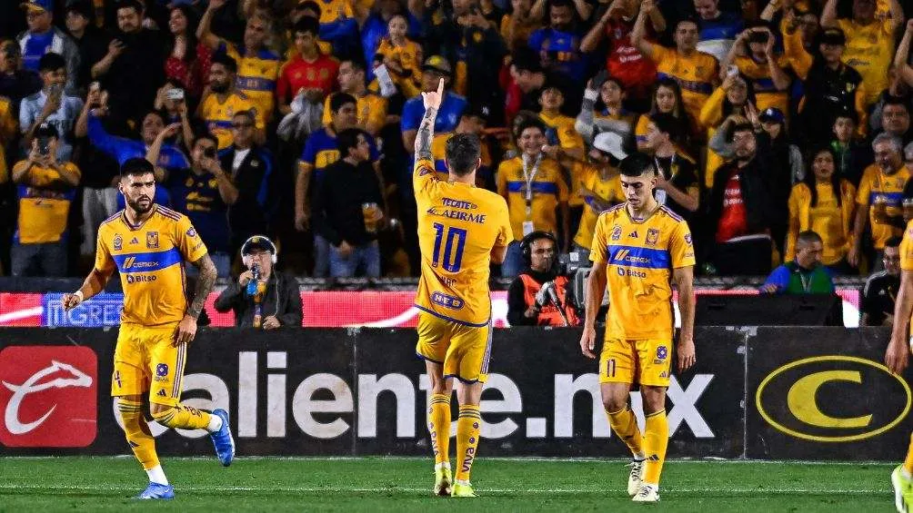 Gignac celebra su gol 202