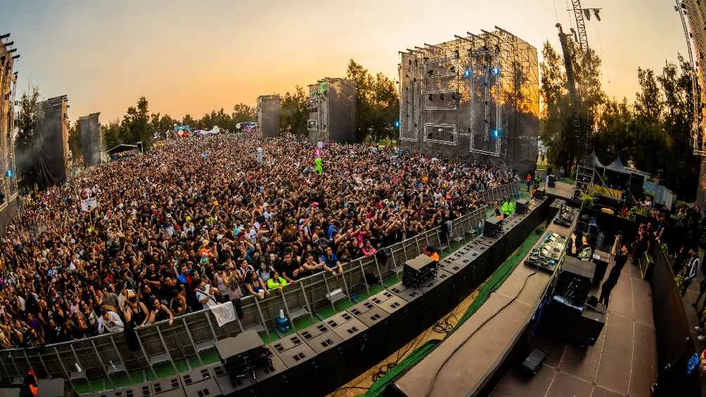 TWITTER @EDC_MEXICO eL fESTIVAL SE VIO OPACADO