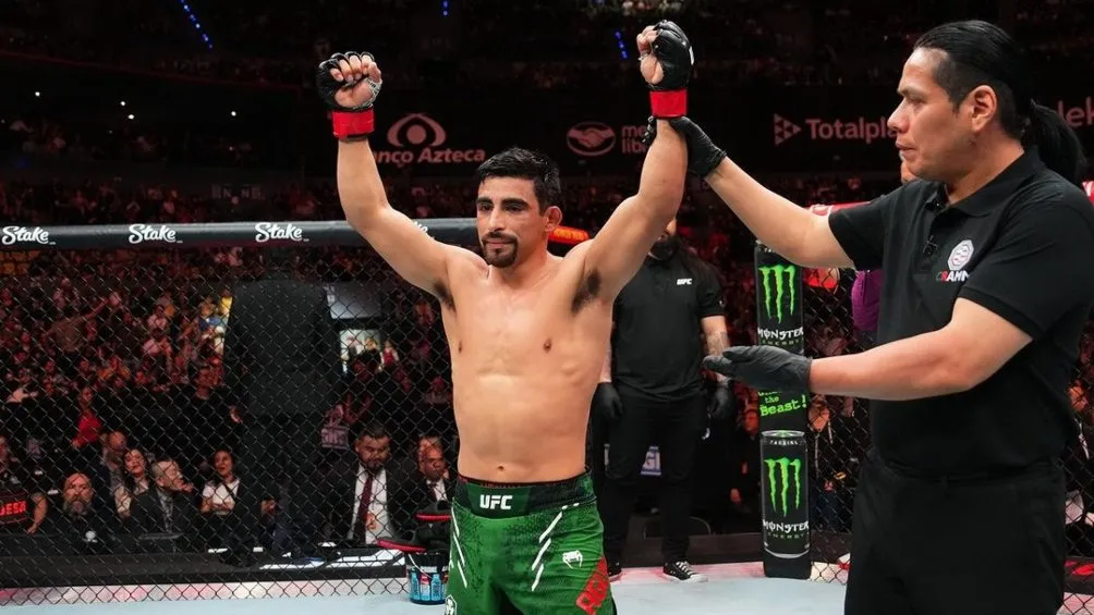 Instagram: ufc_brasil El mexicano Jesús Aguilar ganó por decisión dividida
