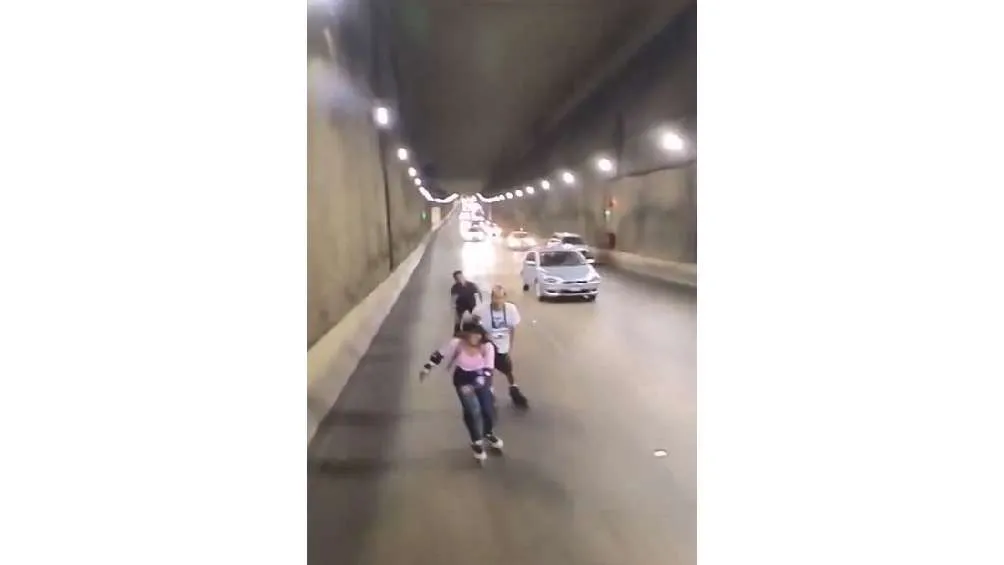 CAPTURA DE PANTALLA: Twitter: @Nopal_revenge Las críticas hacia los patinadores no se hicieron esperar en rede sociales.