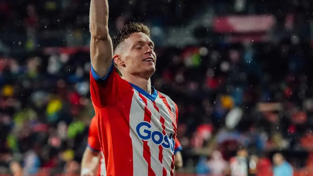 Viktor adelantó a su equio