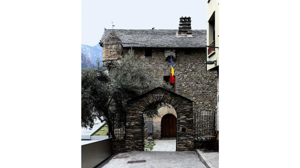 El tribunal de Andorra le dio la razón a la mujer para que continúe viviendo en su casa.