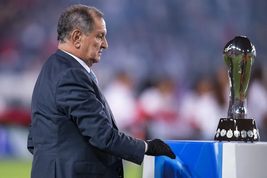 Meza retó a golpes a Villa