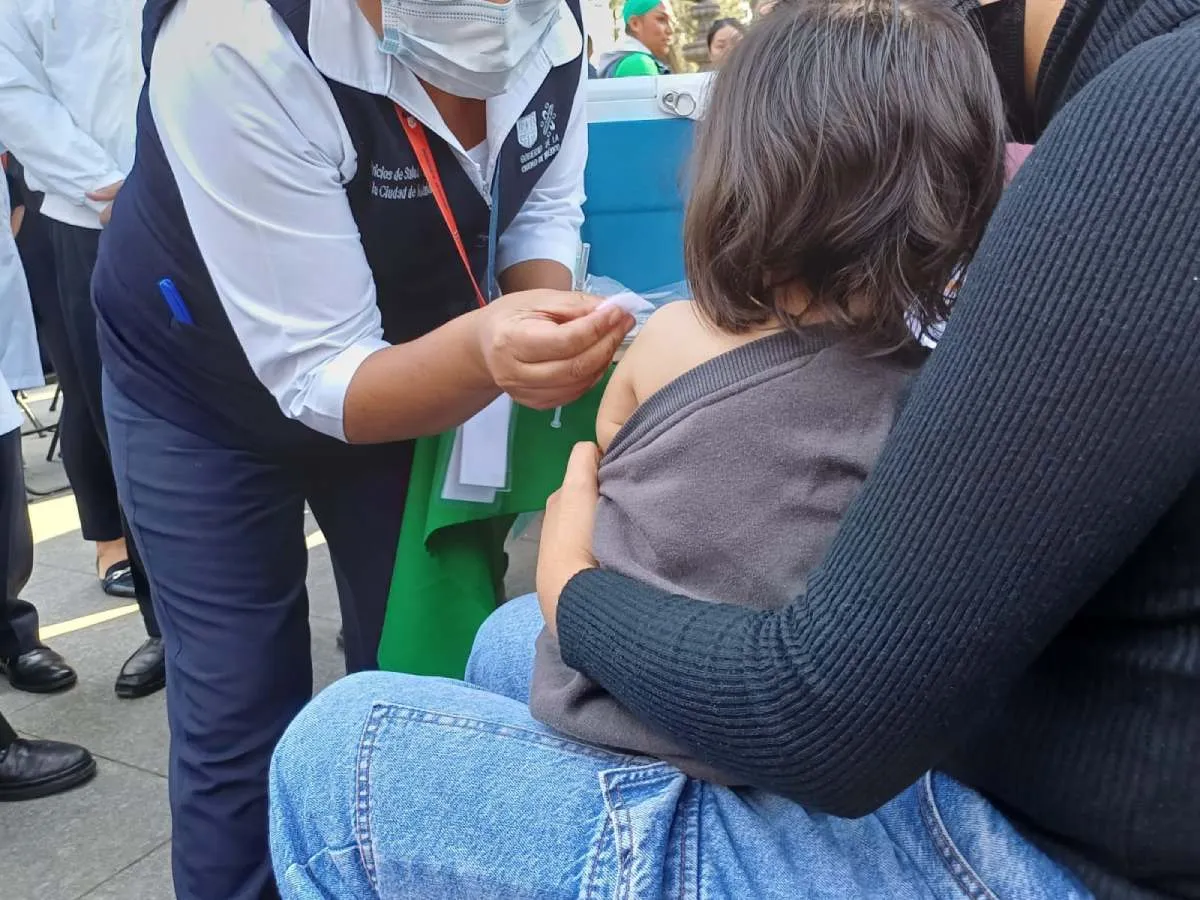 FB: @SSaludCdMx El refuerzo para los menores deberá de ser a los 6 años.