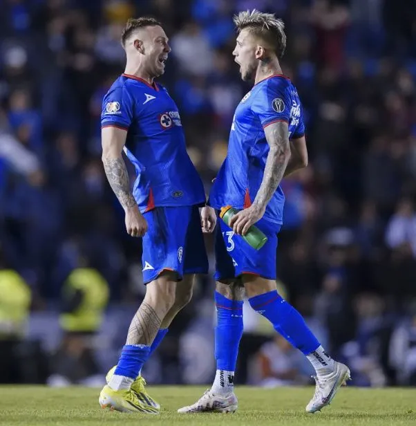 Jugadores de La Máquina en festejo de gol