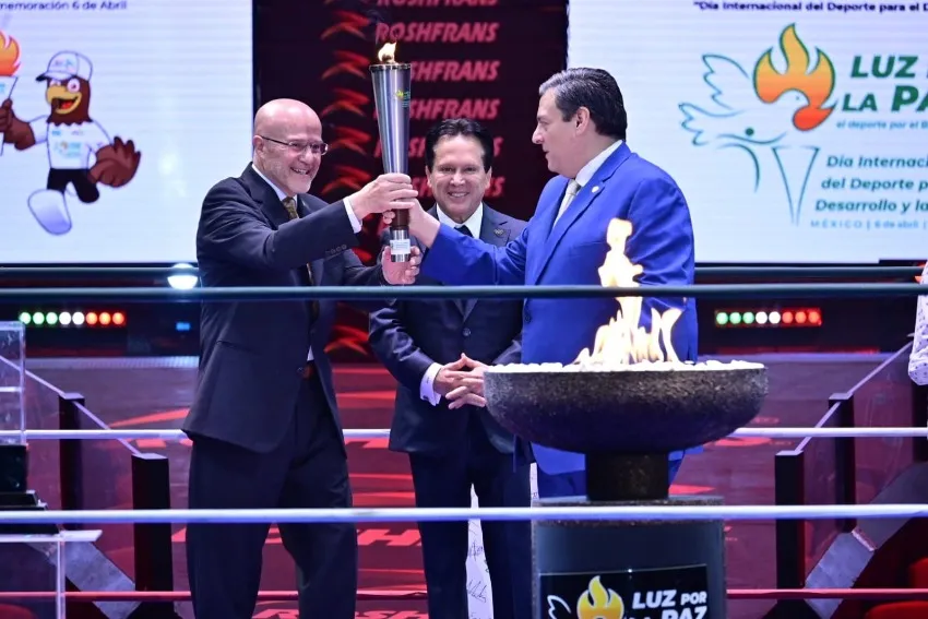 Encendido de la antorcha por La Paz y Bienestar