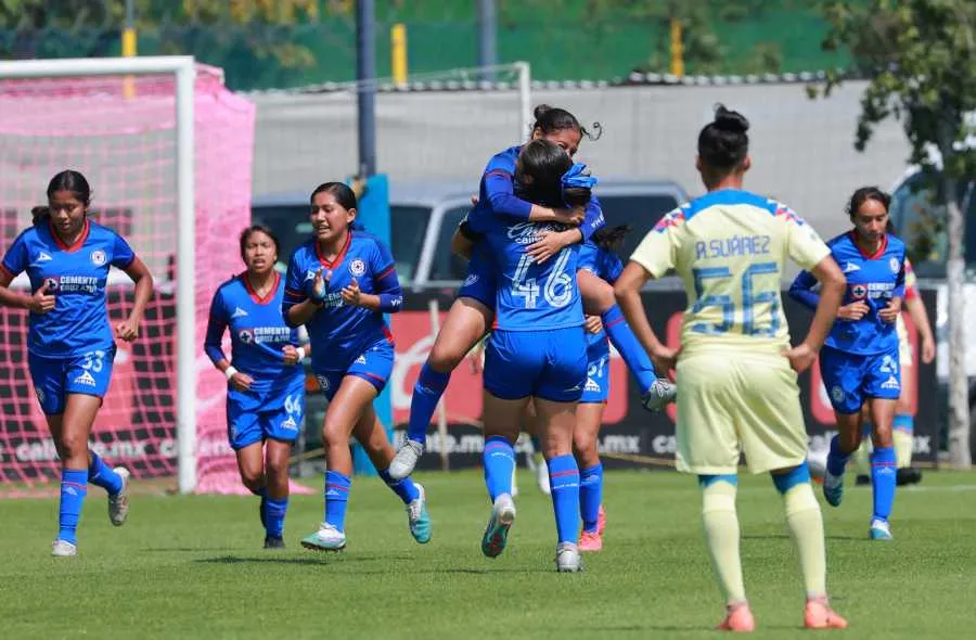 Cementeras celebran gol ante América